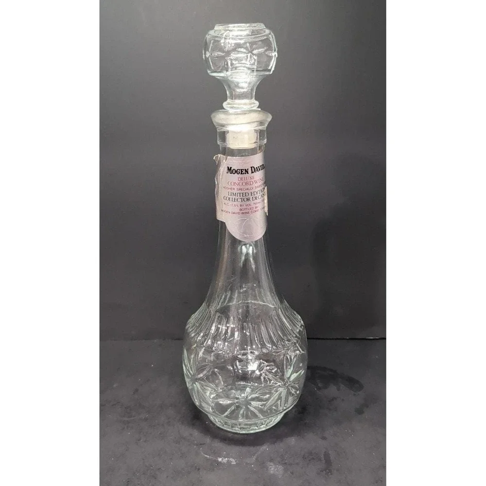 Mogen David Collector's‎ Empty Clear Wine Decanter, 3rd Series Limited Edition